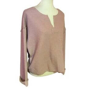 Beachy salmon knit shirt